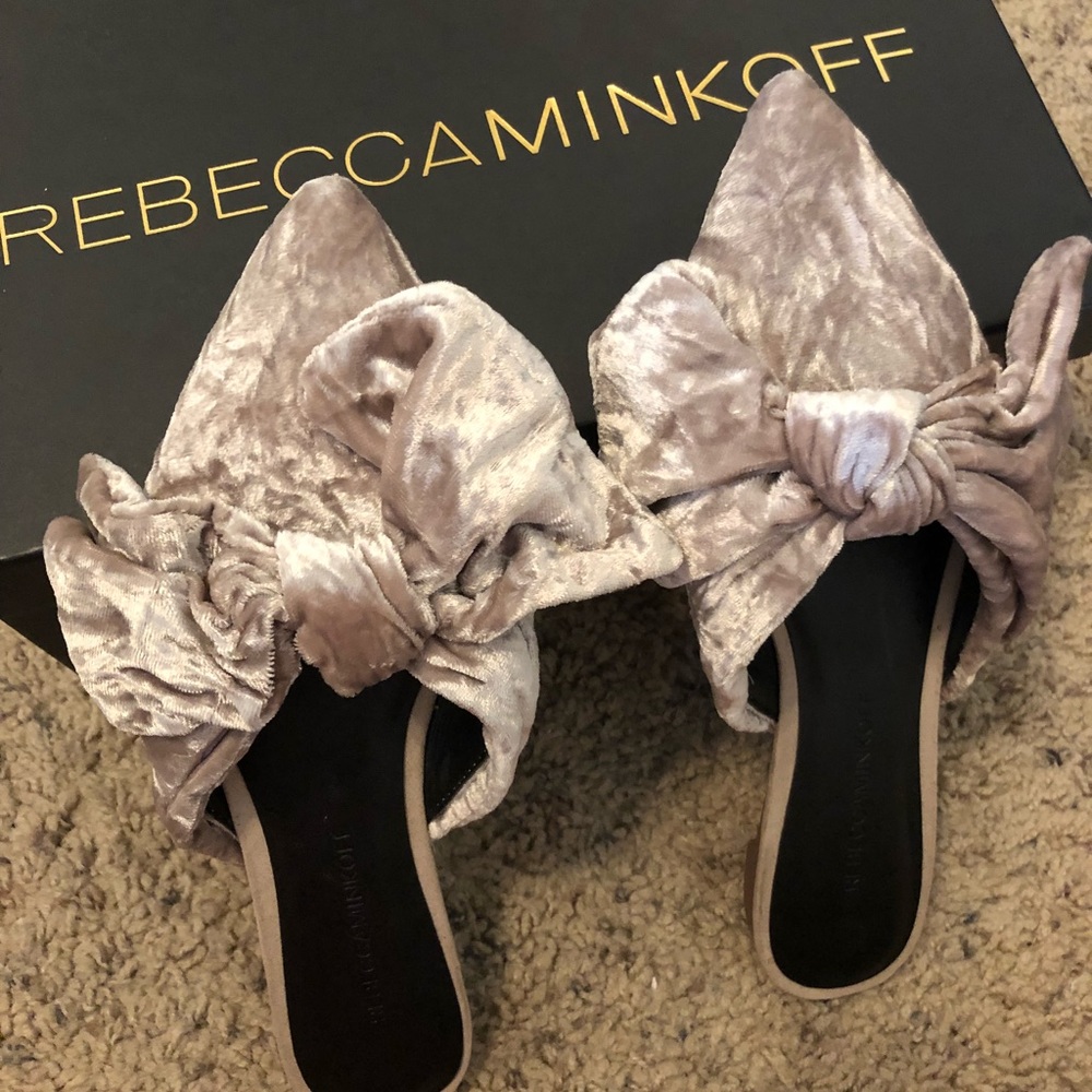 New pastel mauve velvet bow slides